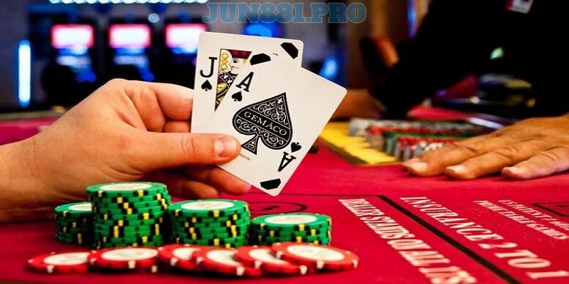 Nguyên tắc rút bài Blackjack tại bàn chơi  